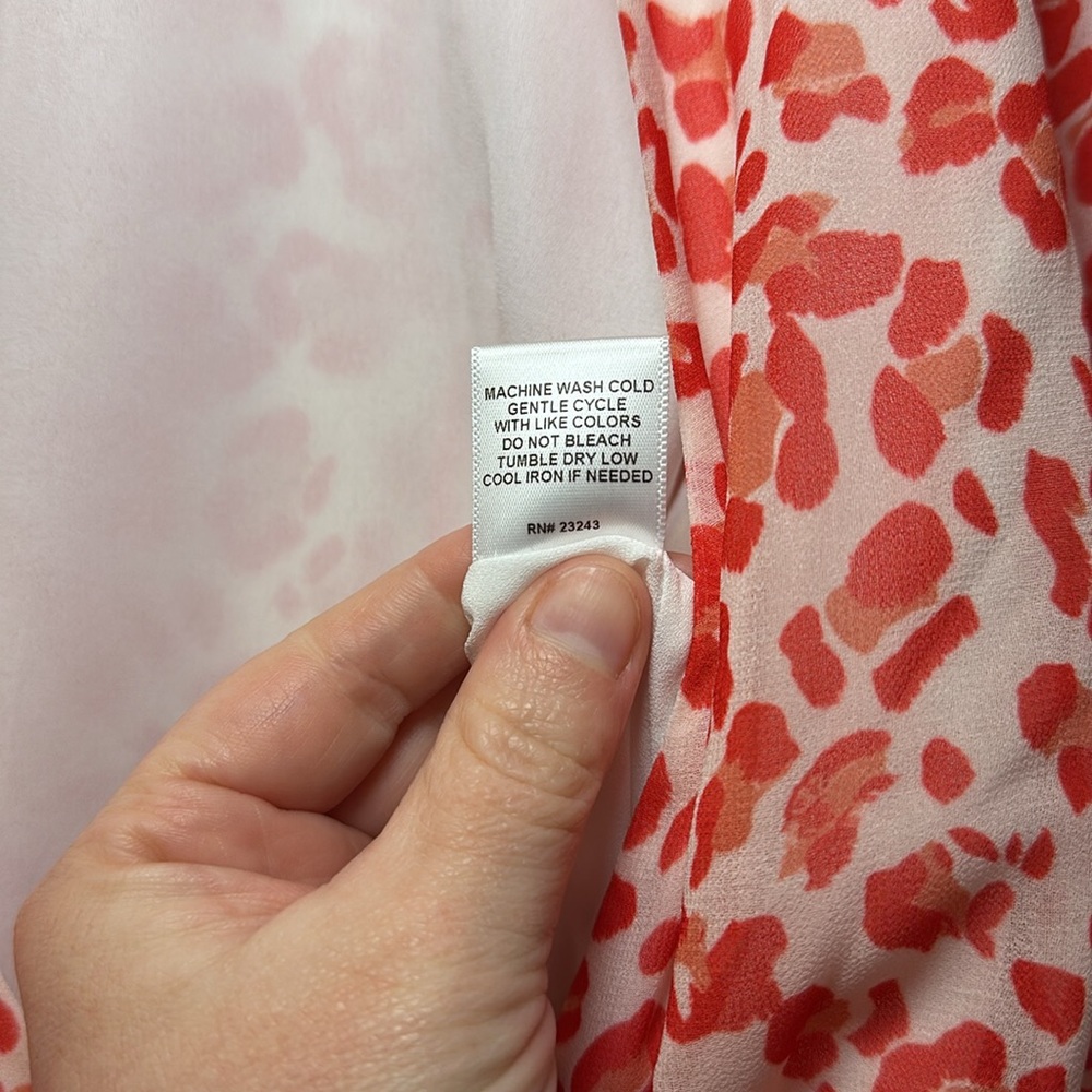 💛New York & Company Women’s Red/White Deep V Neck Tie Front Blouse Size S - Picture 5 of 6
